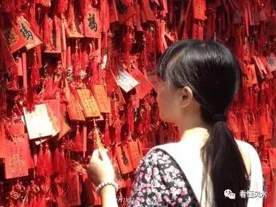 女命两个官星多二婚，女命地支藏两个正官