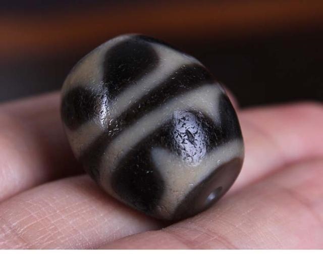 屬狗適合戴幾眼天珠，佩戴天珠的9個(gè)忌諱