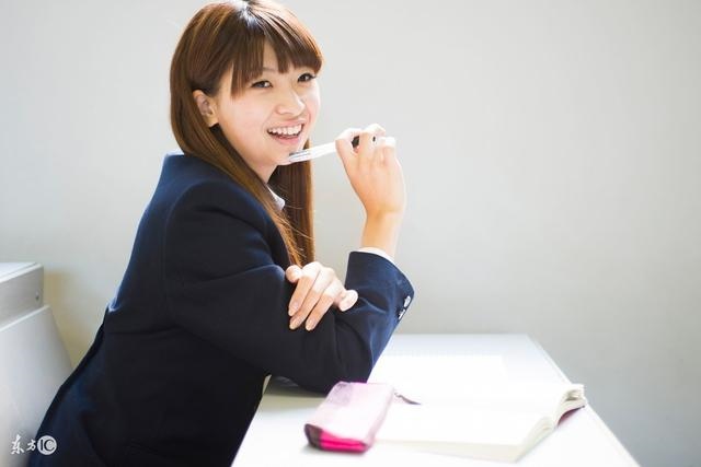 命带伤官的女人不易老,月令伤官的女人不能娶