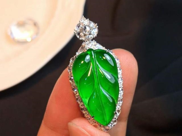 属龙女适合佩戴什么首饰，属龙的人戴什么玉器好