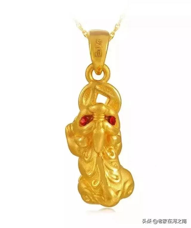 女的佩戴貔貅头向左还是右，女性戴的貔貅头朝哪边