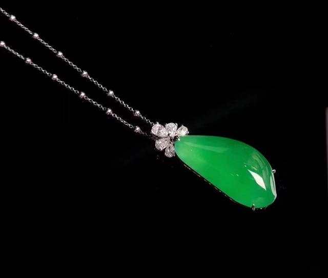 属龙女适合佩戴什么首饰，属龙的人戴什么玉器好