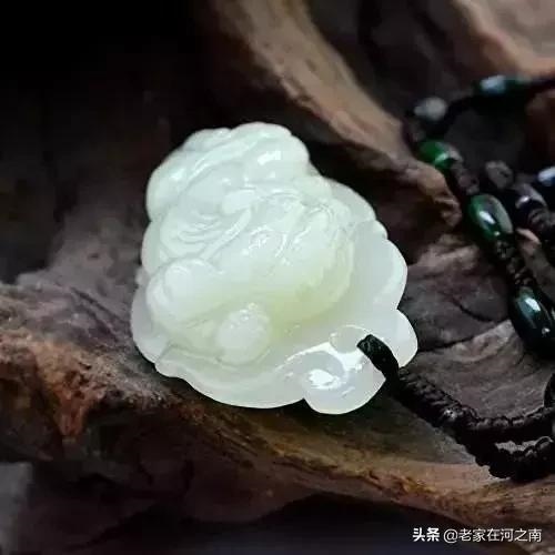 女的佩戴貔貅头向左还是右，女性戴的貔貅头朝哪边