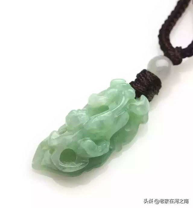 女的佩戴貔貅头向左还是右，女性戴的貔貅头朝哪边