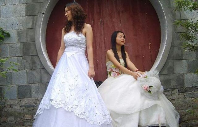 命带伤官的女人不易老,月令伤官的女人不能娶