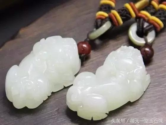 属鼠人佩戴什么招财，属鼠的戴什么手链好