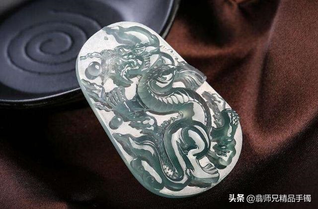 属龙的2022年需要佩戴什么，2022属龙在虎年运气