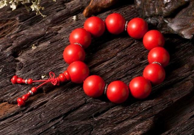 朱砂适合什么人佩戴有什么忌讳，朱砂车挂有什么忌讳
