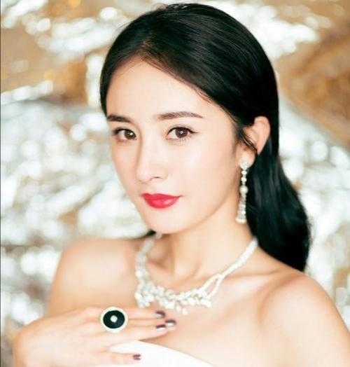 0岁的女人适合戴什么手链,女人戴什么项链显气质"