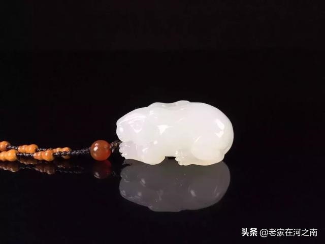 女的佩戴貔貅头向左还是右，女性戴的貔貅头朝哪边