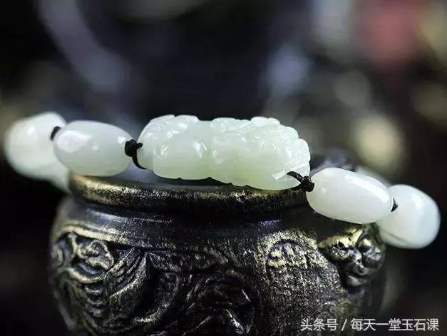 属鼠人佩戴什么招财，属鼠的戴什么手链好