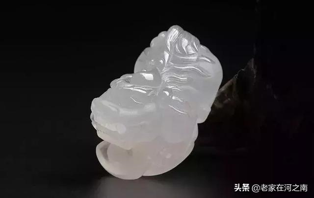 女的佩戴貔貅头向左还是右，女性戴的貔貅头朝哪边