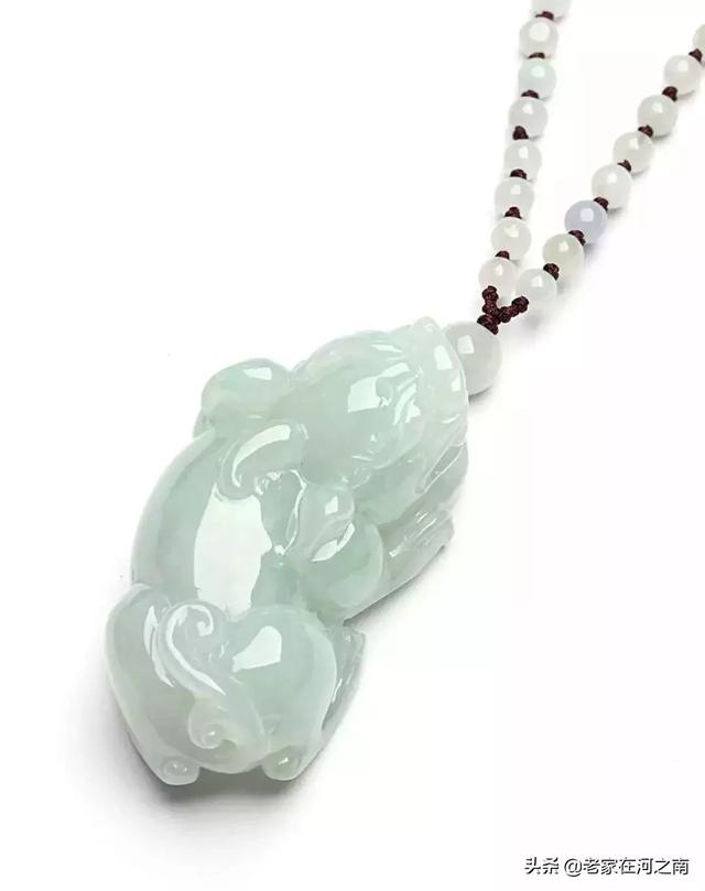 女的佩戴貔貅头向左还是右，女性戴的貔貅头朝哪边