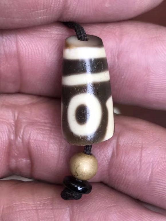 屬狗適合戴幾眼天珠，佩戴天珠的9個(gè)忌諱