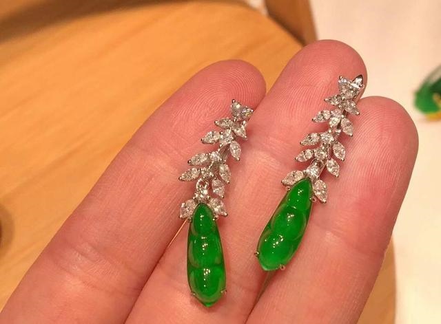 属龙女适合佩戴什么首饰，属龙的人戴什么玉器好