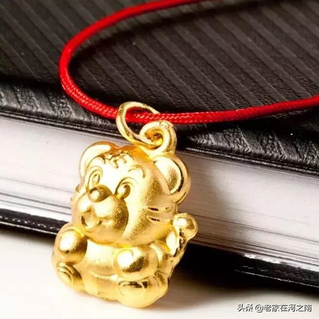 女的佩戴貔貅头向左还是右，女性戴的貔貅头朝哪边