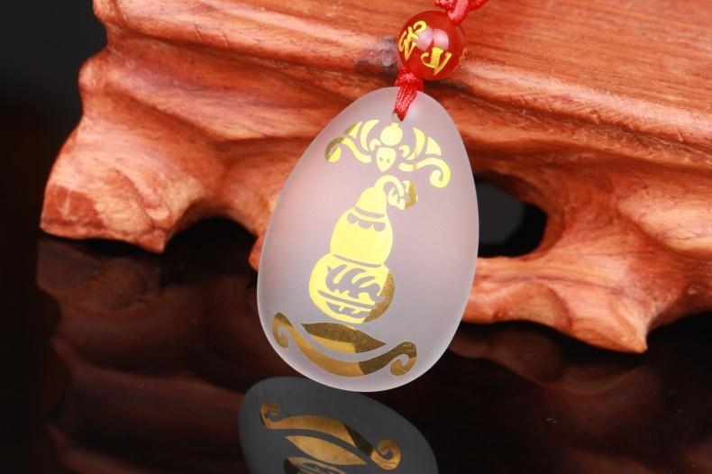 属羊的人适合佩戴什么饰品，79年属羊人带什么的最旺财