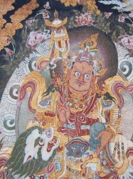 属狗适合佩戴什么唐卡，属狗佩戴的吉祥物