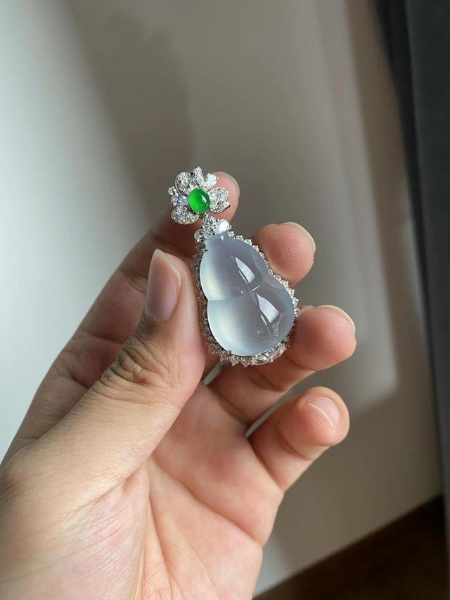 属龙女适合佩戴什么首饰，属龙的人戴什么玉器好