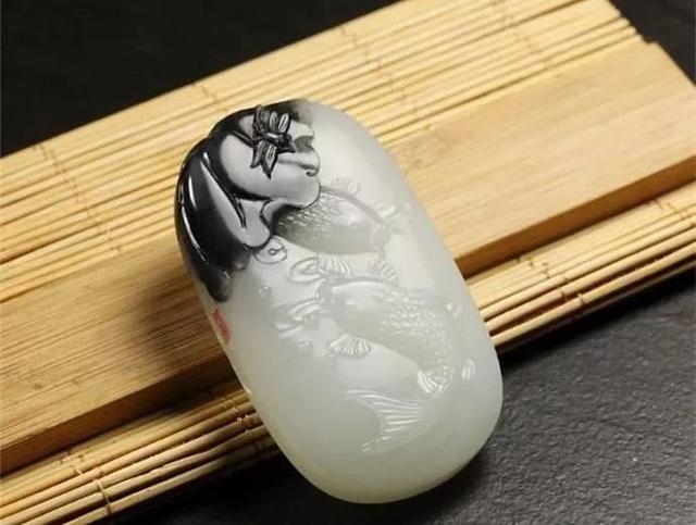 女人适合戴什么玉养人，女人戴什么样的玉吊坠好