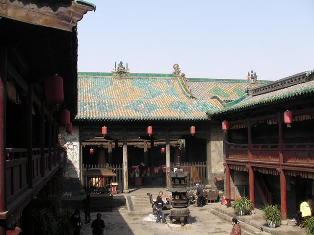 遇到主动给你算命的人，街上碰到有人拉你算命