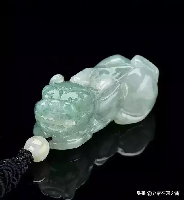 女的佩戴貔貅头向左还是右，女性戴的貔貅头朝哪边