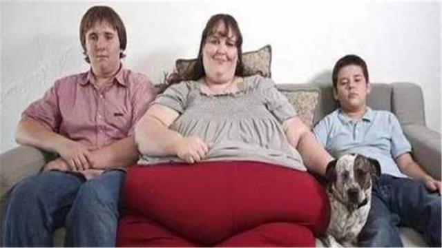 嫁给那美女统共一百斤，元素周期表捡各大美女