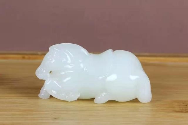 属虎的人适合佩戴和田玉吗，属虎的人戴平安扣好吗