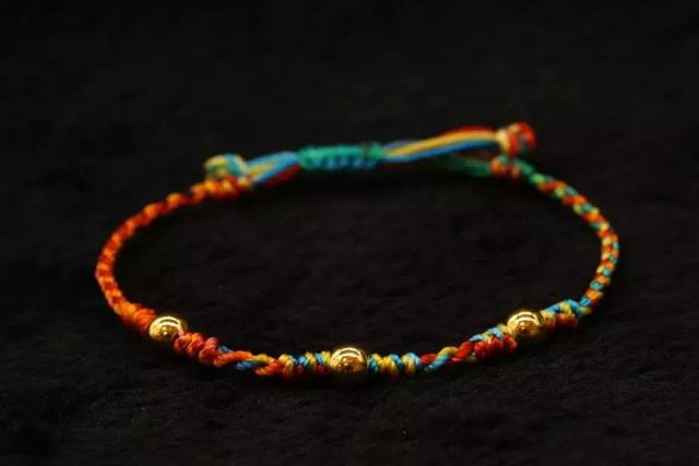 适合本命年戴的饰品，本命年女生佩戴什么好