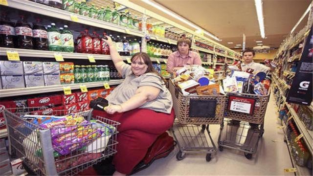 嫁给那美女统共一百斤，元素周期表捡各大美女