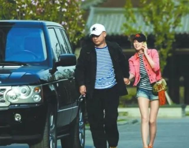 8年属虎女一生有几段婚姻，1998年属虎男有几段婚姻"