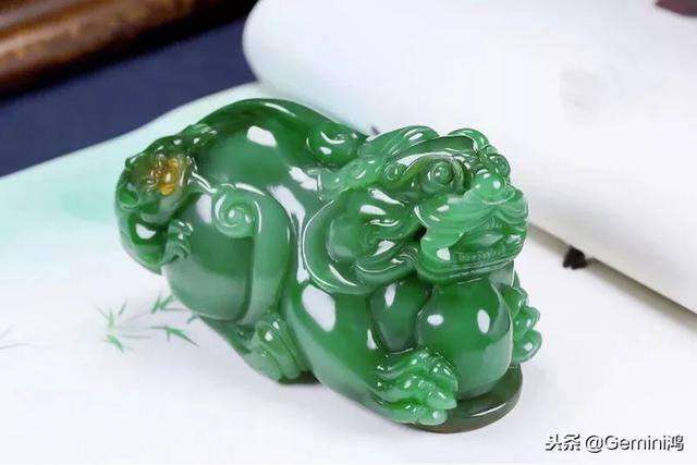 属虎女戴什么玉吊坠更好，属虎的带什么招财转运