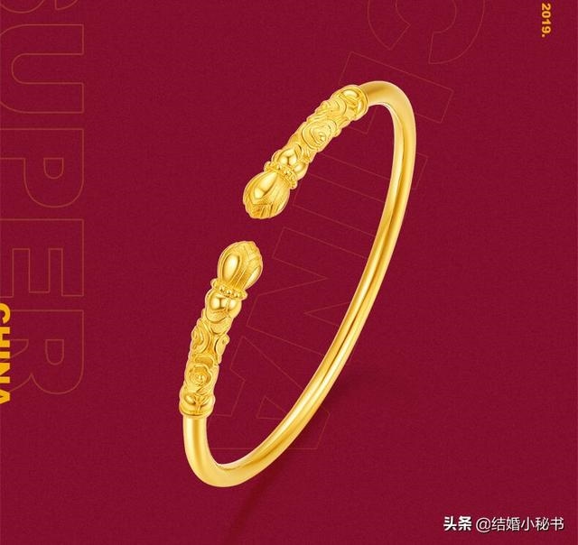 属龙女戴金手链还是玉镯，五行多土可以戴银手镯吗