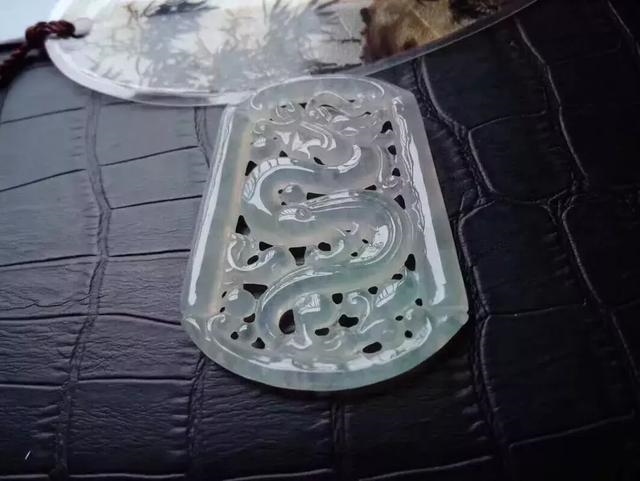 属鼠男适合佩戴什么吊坠，属鼠一生佩戴什么吊坠