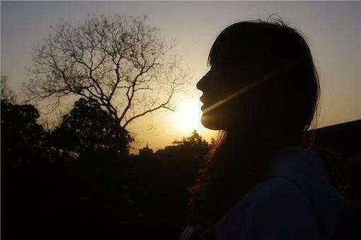 女带伤官会离几次婚,女命走伤官离婚后会好