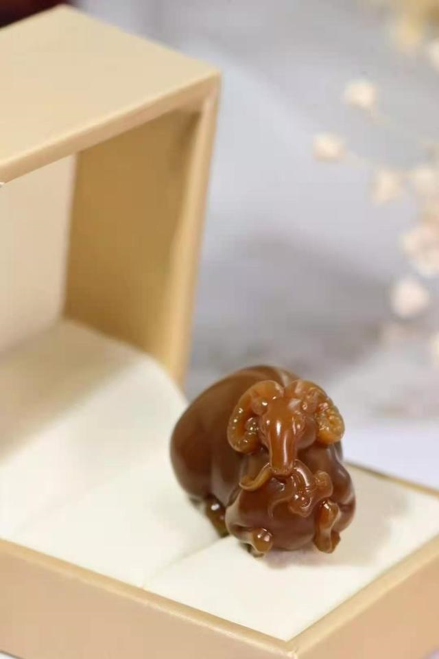 属虎的人适合佩戴和田玉吗，属虎的人戴平安扣好吗