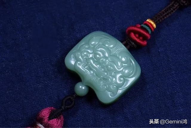 属虎女戴什么玉吊坠更好，属虎的带什么招财转运