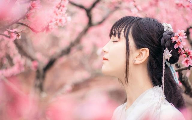 属牛35岁大劫桃花劫，1985年出生女人2022