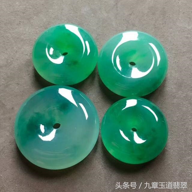 一千左右翡翠平安扣图片，翡翠平安扣多厚比较合适