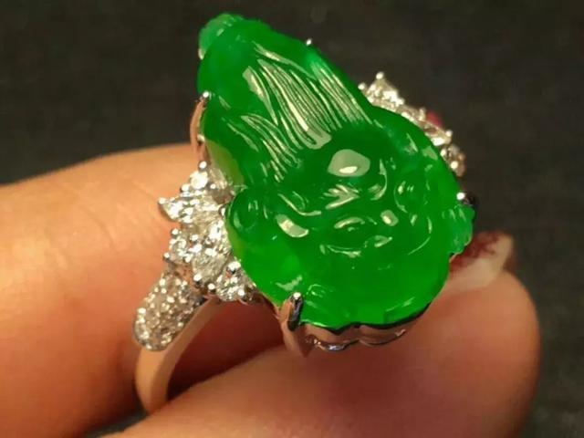 貔貅吊坠头朝哪更好，貔貅吊坠寓意