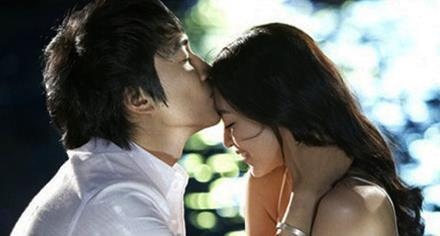 龙女一见钟情的生肖男，属龙女喜欢异性做什么