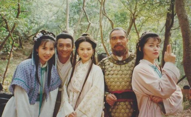 属蛇命中几个儿子，生肖蛇一辈子贵人是谁