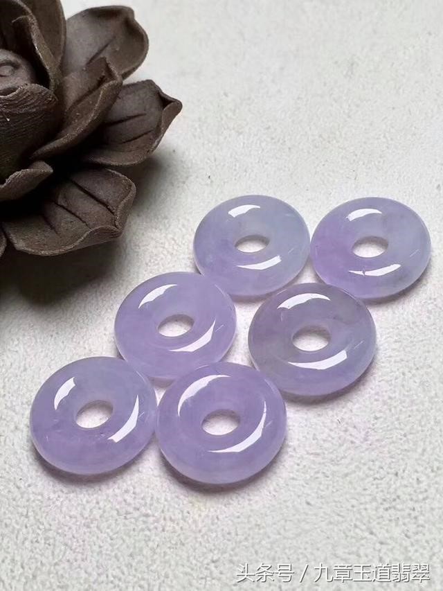 一千左右翡翠平安扣图片，翡翠平安扣多厚比较合适