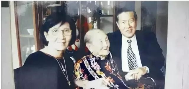 晚年会守寡的五大生肖女，把老婆当宝的属相男