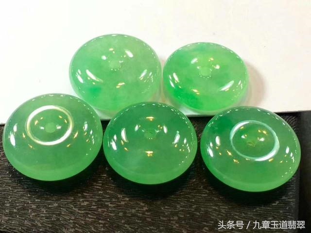一千左右翡翠平安扣图片，翡翠平安扣多厚比较合适