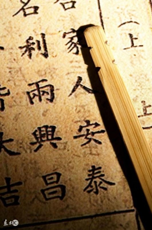 年柱纳音论命准吗，年柱偏财坐食神女命