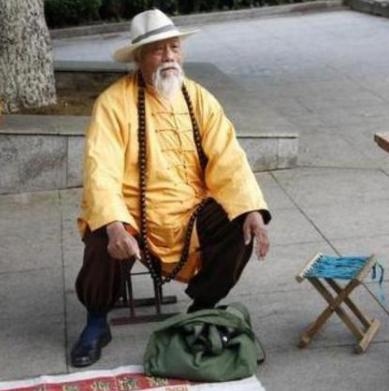 算命的怎么知道家里事，算命怎么知道你家门后有镜子