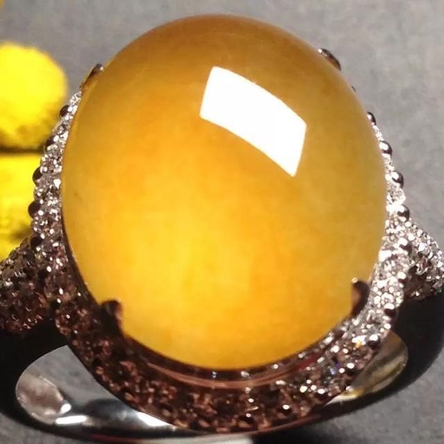 属兔的适合戴什么翡翠，属兔的带什么招财