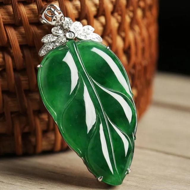 6年属龙女适合佩戴什么首饰，为什么属龙不能戴银"