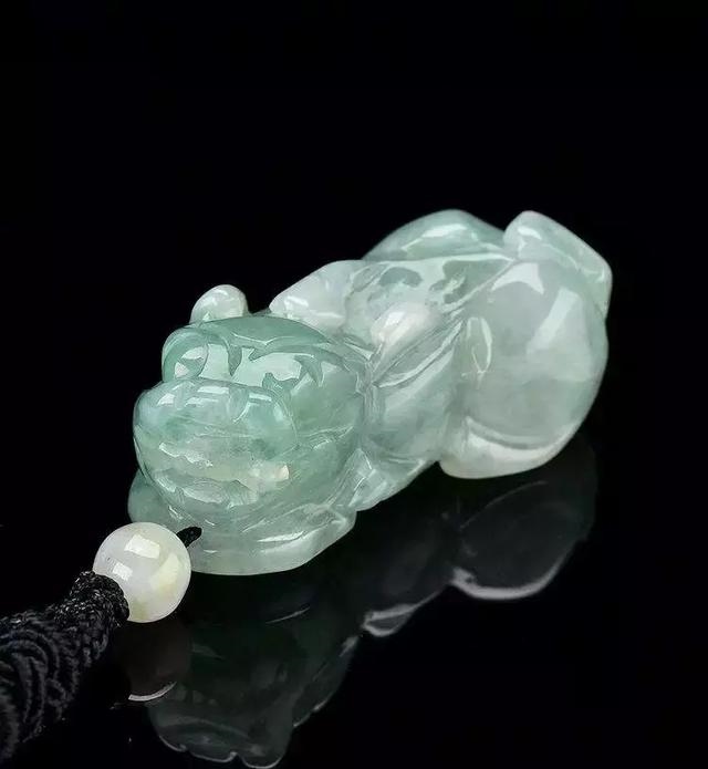 貔貅吊坠头朝哪更好，貔貅吊坠寓意